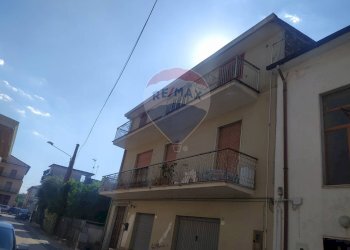 Edificio all\'aperto - Quadrilocale Via Anna Magnani
 
11, Vairano Patenora - foto 1