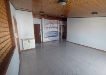 Stanza vuota - Quadrilocale Via Anna Magnani
 
11, Vairano Patenora - foto 4