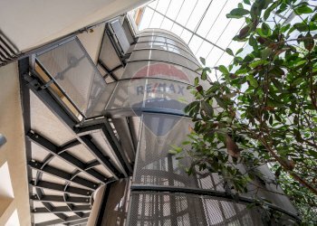 Scale - Two-room apartment Viale Premuda
 
40, Milano - photo 17