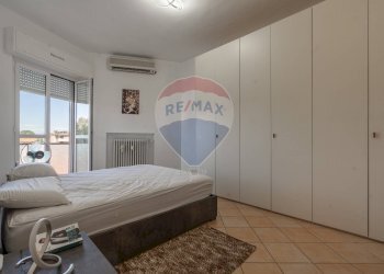 \nCamera / camera da letto\n - Appartamento Via Giuseppe Verdi
 
598, Caronno Pertusella - foto 8