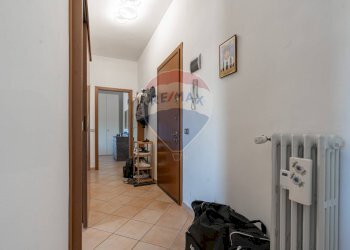 \nHall / corridoio\n - Appartamento Via Giuseppe Verdi
 
598, Caronno Pertusella - foto 11