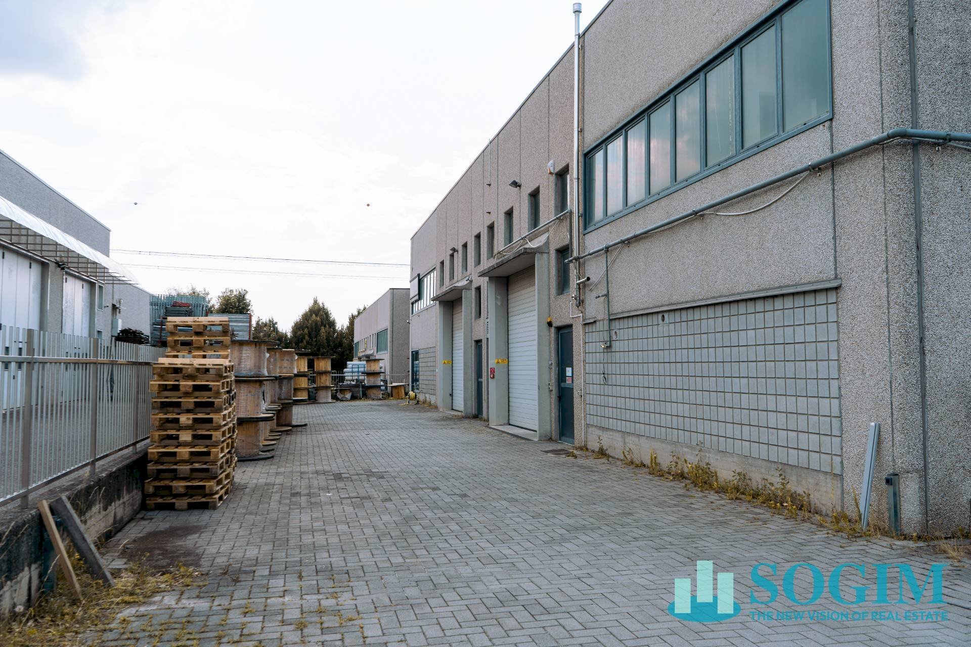 Esterno_2 - Capannone Via caduti di nassirya
 
12, Binago - foto 3