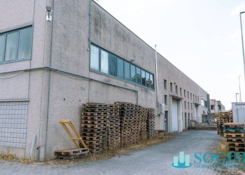 Esterno - Capannone Via caduti di nassirya
 
12, Binago - foto 1