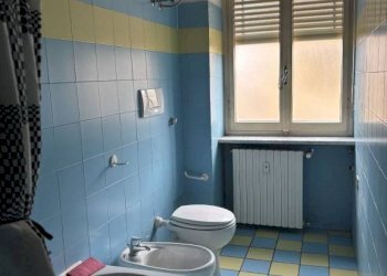 Bagno - Three-room apartment via Acceglio, 2, hamlet Cerialdo, Cuneo - photo 11
