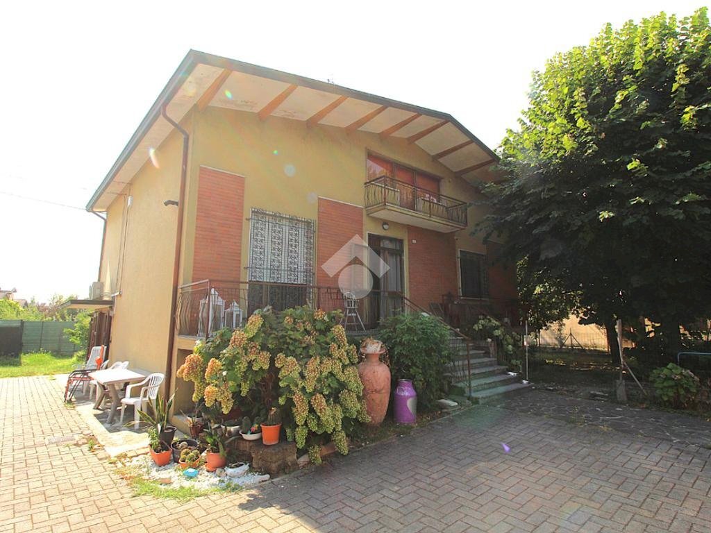 Casa indipendente Via L. Da Vinci, Cadelbosco di Sopra - foto 1