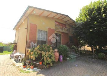 Casa indipendente Via L. Da Vinci, Cadelbosco di Sopra - foto 1