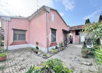 Independent house Vicolo San Martino, Borgarello - photo 1