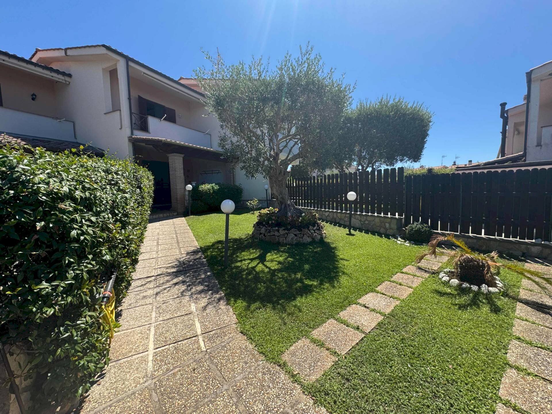 Foto 1 - Villa a Schiera Via Oceano Indiano
 
36, Santa Marinella - foto 1