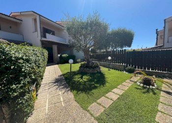 Foto 1 - Villa a Schiera Via Oceano Indiano
 
36, Santa Marinella - foto 1