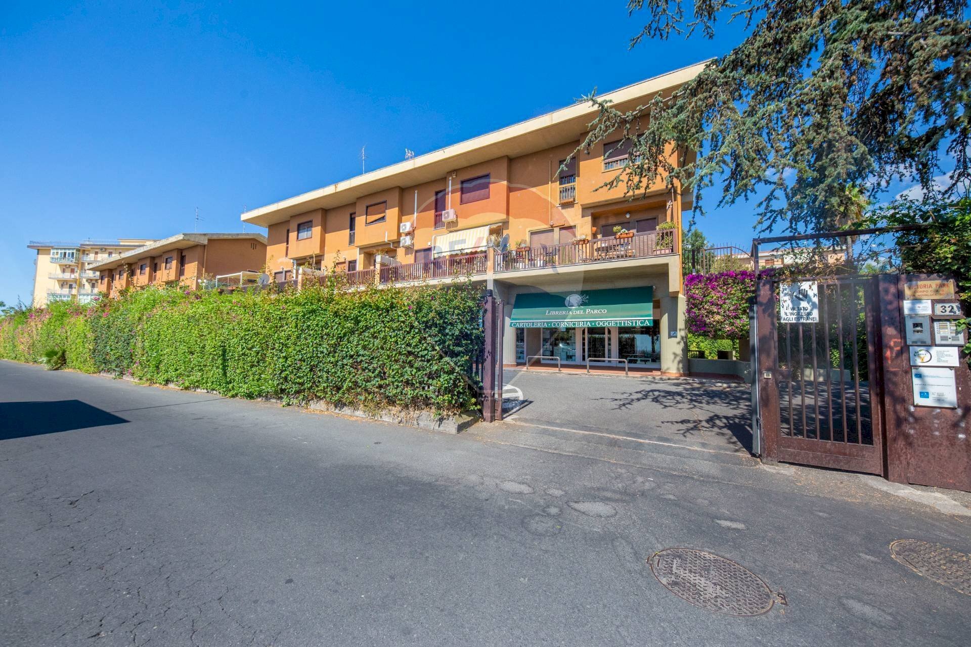 Edificio all\'aperto - Appartamento Piazza Tivoli, Tremestieri Etneo - foto 2