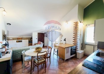 Sala da pranzo - Trilocale Via Leonardo da vinci
 
13, Condove - foto 21