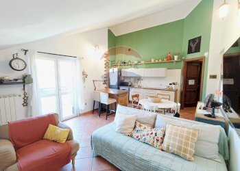 Sala da pranzo - Trilocale Via Leonardo da vinci
 
13, Condove - foto 22