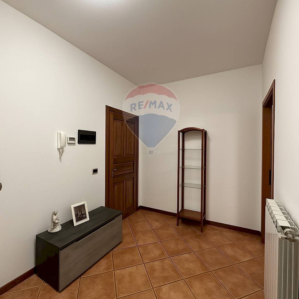 Hall / corridoio - Casa semi indipendente VIA MURCIANO
13, Galliate - foto 2