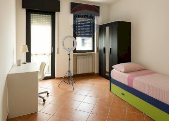 Camera / camera da letto - Trilocale VIA MURCIANO
 
13, Galliate - foto 5