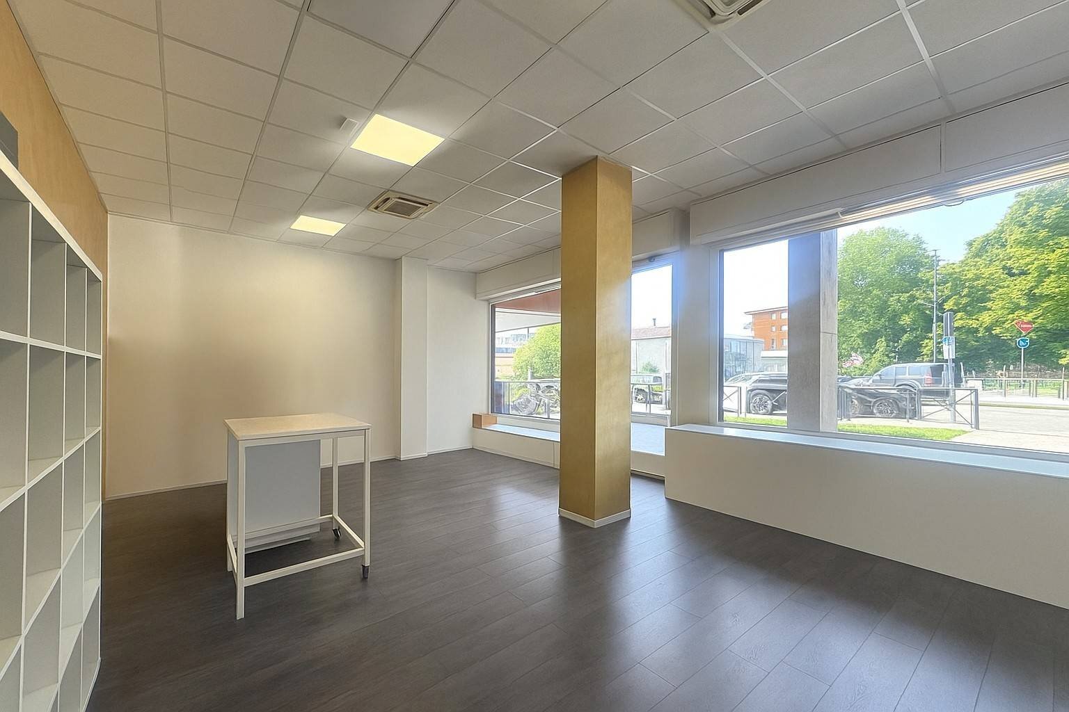 Foto 1 - Locale Commerciale via aldo moro
 
4, Cassano Magnago - foto 1