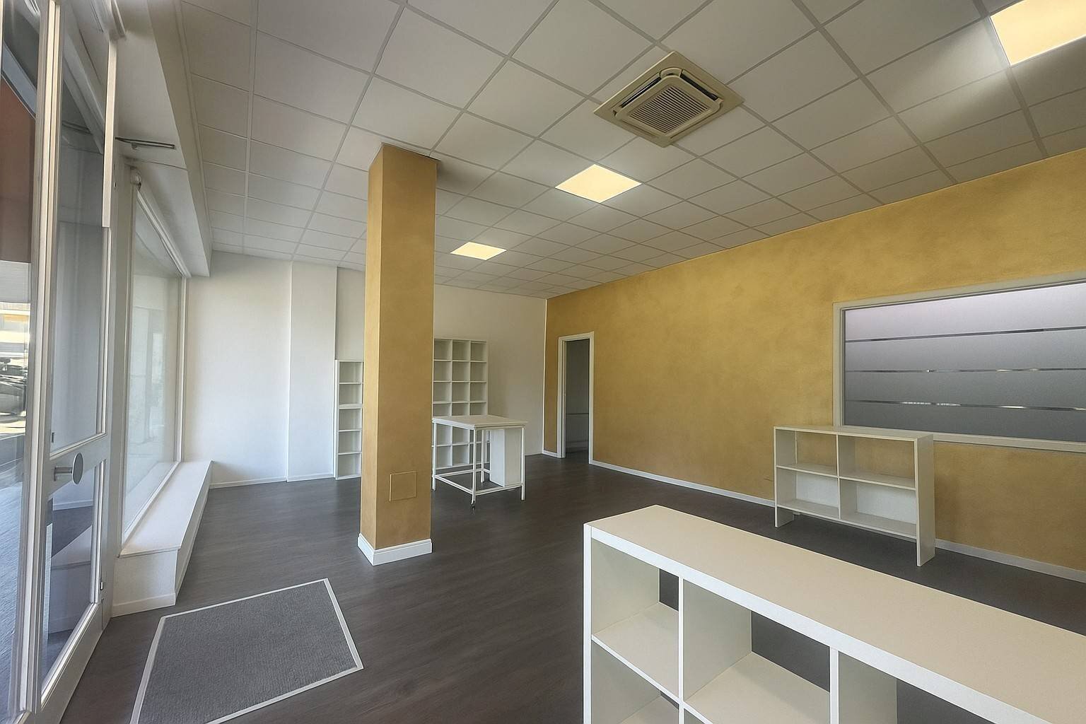 Foto 2 - Locale Commerciale via aldo moro
 
4, Cassano Magnago - foto 2