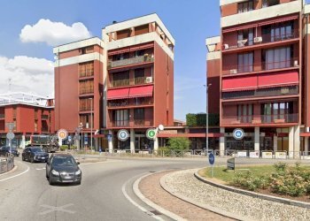 Foto 4 - Locale Commerciale via aldo moro
 
4, Cassano Magnago - foto 4