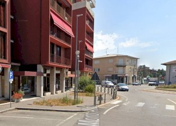 Foto 5 - Locale Commerciale via aldo moro
 
4, Cassano Magnago - foto 5