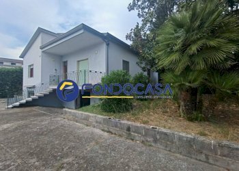 Foto 1 - Villa via calore
 
10, Amorosi - foto 1