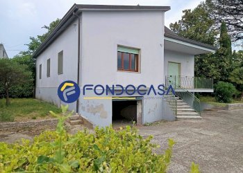 Foto 2 - Villa via calore
 
10, Amorosi - foto 2