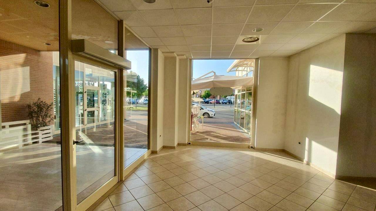 Foto 2 - Locale Commerciale VIA RIGNANO
 
9, Bibbiena - foto 2