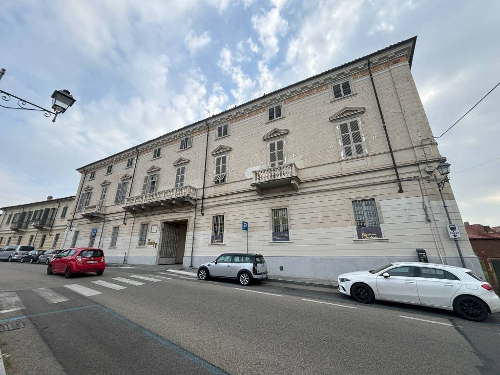 Facciata - Quadrilocale via delle Rosine, 18, Chieri - foto 1