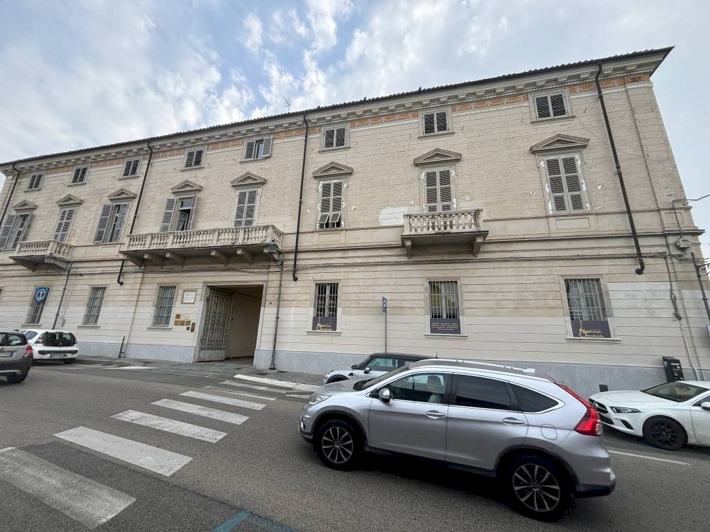 Facciata - Quadrilocale via delle Rosine, 18, Chieri - foto 2