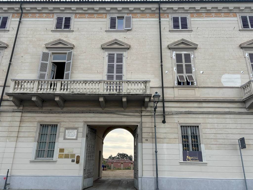 Facciata - Quadrilocale via delle Rosine, 18, Chieri - foto 3