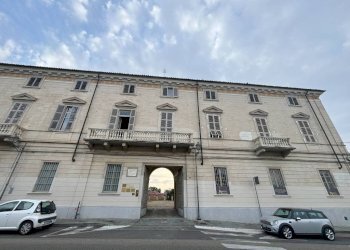 Facciata - Quadrilocale via delle Rosine, 18, Chieri - foto 11