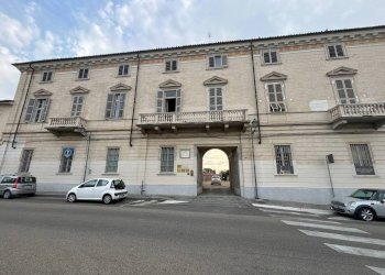 Facciata - Quadrilocale via delle Rosine, 18, Chieri - foto 12