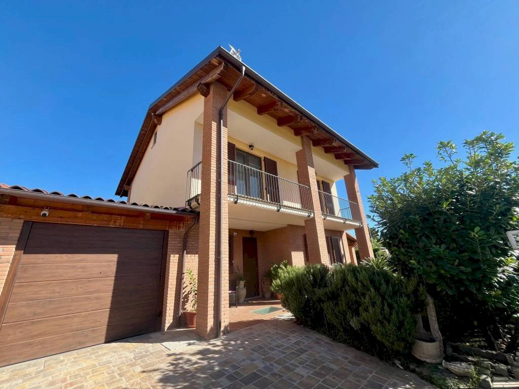 Facciata - Villa via Don Antonio Zappino, 77, Carmagnola - foto 1