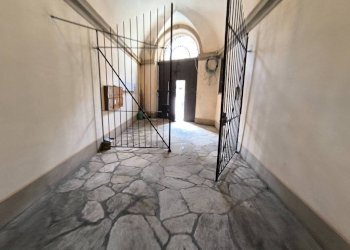 Interno palazzo - Apartment via Carassone, 2A, Mondovì - photo 6