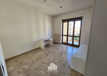 Camera da letto - Three-room apartment via Piave, 37/a, Bra - photo 12