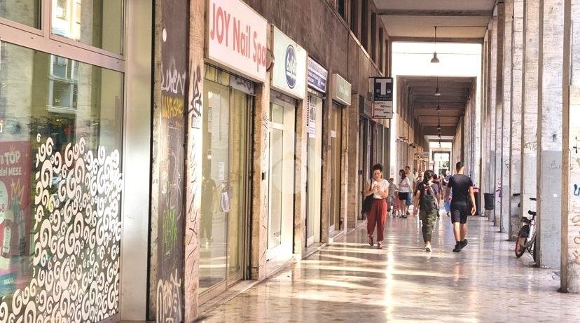 Shop Via G. Marconi, Bologna (neighborhood Centro Storico) - photo 3