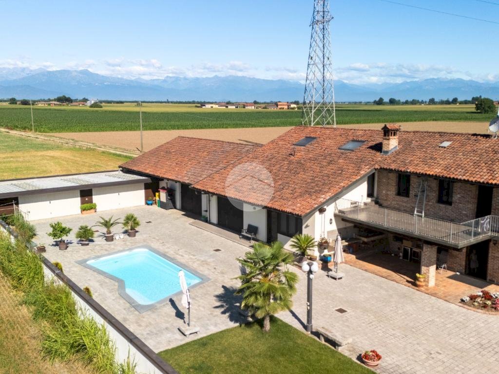 Three-family Villa Localita Motta Gastaldi, Cavallermaggiore - photo 2