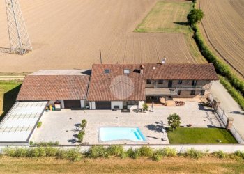 Three-family Villa Localita Motta Gastaldi, Cavallermaggiore - photo 1