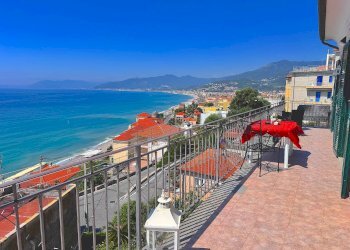 Foto 1 - Quadrilocale via belvedere
 
2, Borgio Verezzi - foto 1