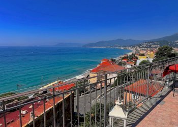 Foto 2 - Quadrilocale via belvedere
 
2, Borgio Verezzi - foto 2