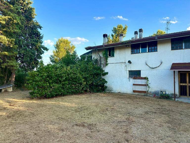 Foto 2 - Independent house Via Dei Peschi
 
13, Spoltore - photo 2