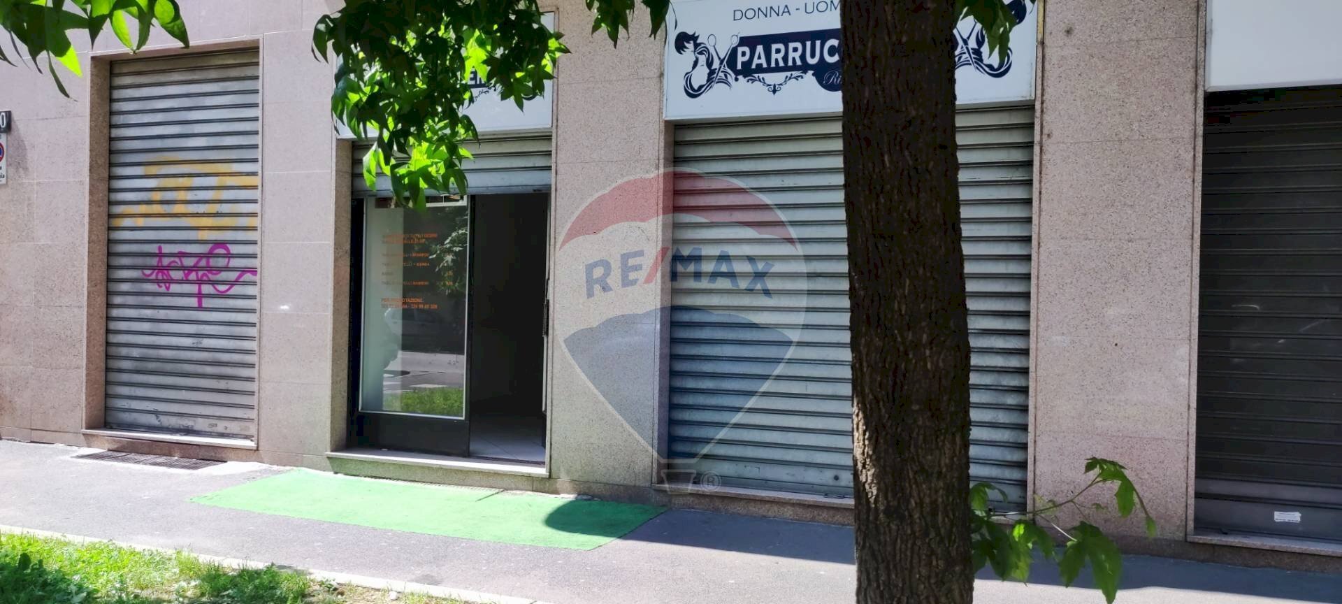 Edificio all\'aperto - Shop Via Faà di Bruno
 
10, Milano - photo 3