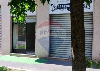 Edificio all\'aperto - Shop Via Faà di Bruno
 
10, Milano - photo 6