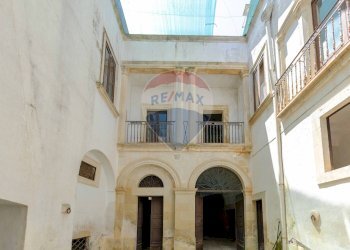 Edificio all\'aperto - Casa indipendente Via Ottavio  Scalfo
 
7 - 9 - 11 - 13, Galatina - foto 3