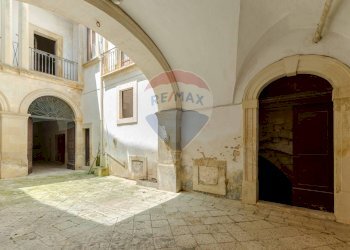 Edificio all\'aperto - Casa indipendente Via Ottavio  Scalfo
 
7 - 9 - 11 - 13, Galatina - foto 5