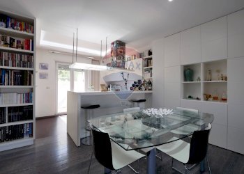 Sala da pranzo - Quadrilocale Via degli Impagliatori
 
14, Giovinazzo - foto 6