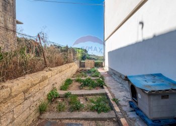 Giardino - Casa indipendente via domenico tempio
 
35, Caltagirone - foto 11