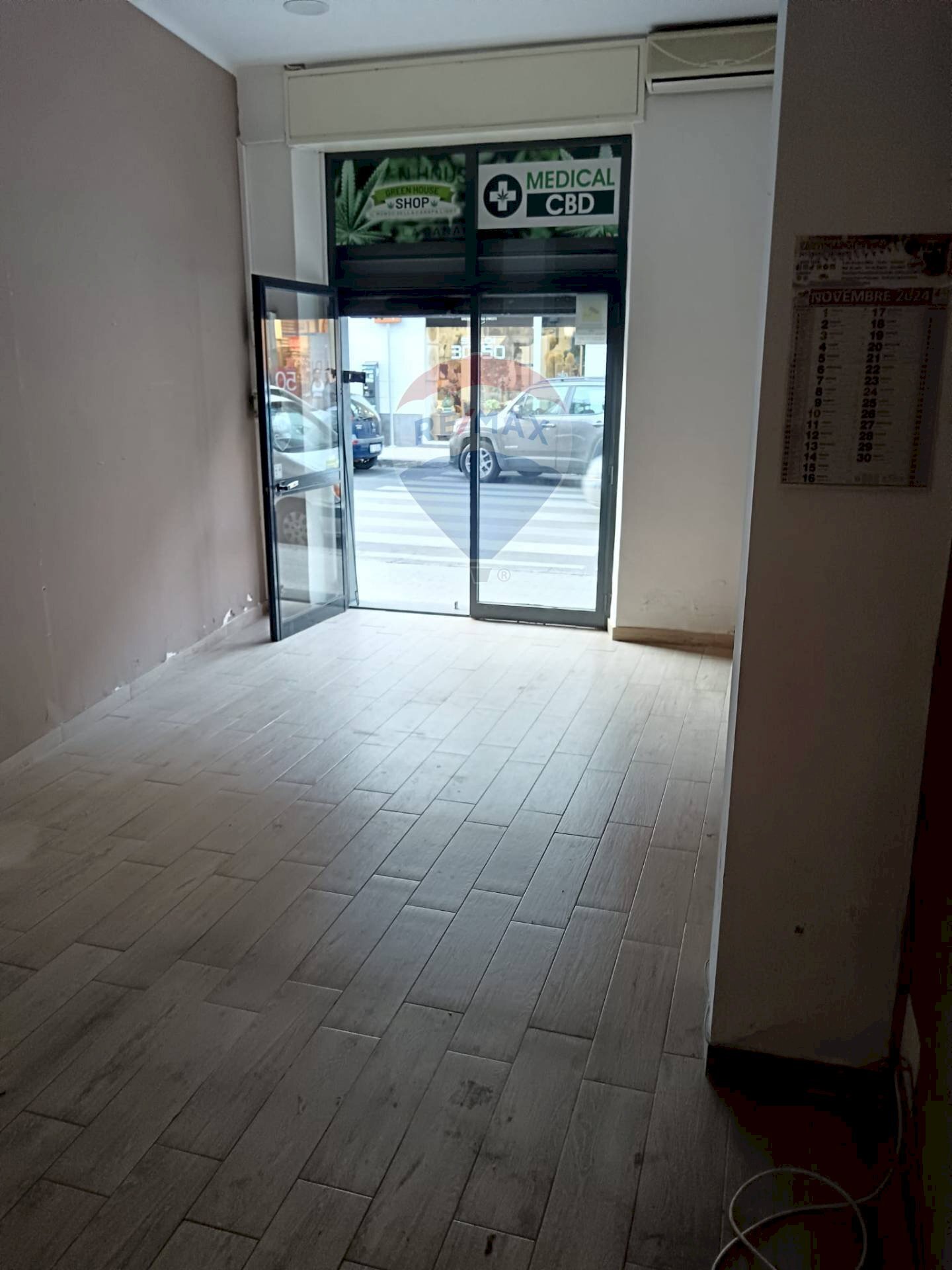 Stanza vuota - Commercial Premises Via Emanuele Bellia
 
63, Paterno - photo 3