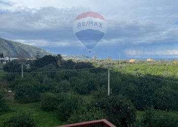 balcone camera matrimoniale - Trilocale Brolo - foto 11