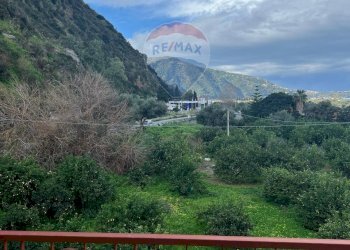 vista balcone camera matrimoniale - Trilocale Brolo - foto 12