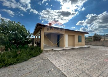 Casa all\'aperto - Villa Contrada Favarella Bassa, Caltanissetta - foto 19