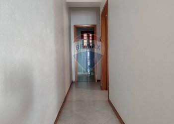 Hall / corridoio - Trilocale Contrada Sillemi c/o LE TERRAZZE
 
4, Letojanni - foto 4